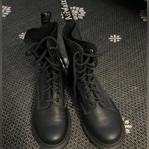Dr Marten’s 1460 PASCAL WOMEN'S MONO LACE UP BOOTS, black, size US 7, EUC